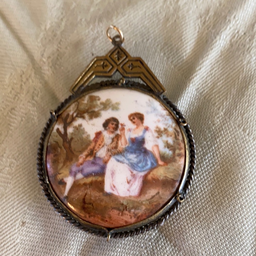 Necklace brooch